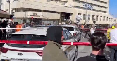 Палестинец въехал в толпу возле рынка в Иерусалиме, пять человек ранены (видео) - focus.ua - Израиль - Иерусалим - Украина - Восточный Иерусалим