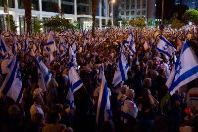 Моше Яалон - Биньямин Нетанияху - Алона Саар - Вечером в Тель-Авиве состоялась «вечеринка протеста», еще несколько демонстраций в других городах - news.israelinfo.co.il - Израиль - Тель-Авив - Иерусалим