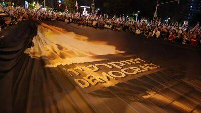 Биньямин Нетаньяху - Многотысячные протесты накануне Дня независимости Израиля - ru.euronews.com - Израиль - Тель-Авив - Иерусалим