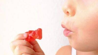 2-летняя девочка умерла из-за липкой конфеты, врачи предупреждают - vesty.co.il - Израиль - Из