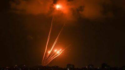 Ночной обстрел юга Израиля: 9 ракет выпущены из Газы - vesty.co.il - Израиль