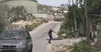 Коби Шабтай - В сети показали, как арабский террорист бросает камни в лицо солдату ЦАХАЛа в упор - cursorinfo.co.il - Осло