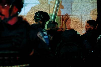Десятки молодых мусульман заперлись в мечети «Аль-Акса», полиция готовится к штурму - news.israelinfo.co.il - Израиль - Иордания