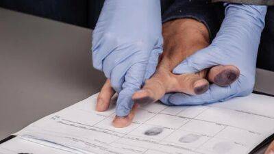 Можно ли удалить отпечатки пальцев из базы данных полиции Израиля - vesty.co.il - Израиль