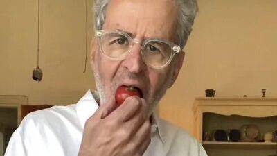 Но Кирел - Как правильно есть израильские помидоры: видео шеф-повара Эяля Шани взорвало соцсети - vesty.co.il - Израиль