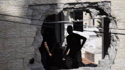ЦАХАЛ уничтожил дом палестинца, совершившего теракт в Тель-Авиве - ru.euronews.com - Тель-Авив