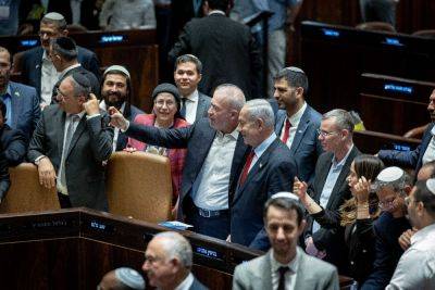 Опрос «Маарив»: коалиции не помогло утверждение бюджета - news.israelinfo.co.il - Израиль