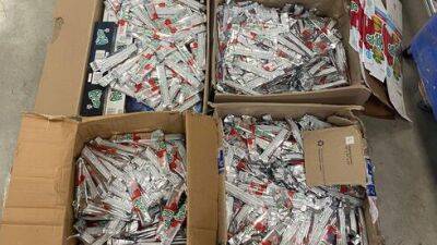В Израиле перехватили крупную партию контрабандных конфет Roll-Ups из США - vesty.co.il - Израиль - Сша - Из