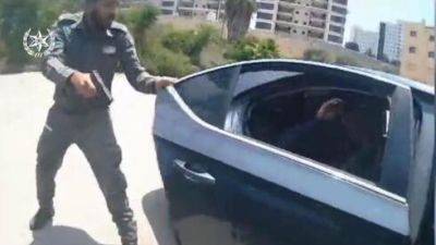 Видео: киллеров с пистолетами и в масках схватили возле больницы на севере Израиля - vesty.co.il - Израиль
