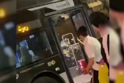 Беспрецедентная агрессия: два религиозных подростка разгромили автобус, пытаясь отомстить водителю. ВИДЕО - 9tv.co.il - Израиль - Иерусалим