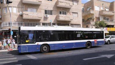 Жительница Петах-Тиквы получила 8000 шекелей компенсации за опоздания автобуса - vesty.co.il - Израиль - Тель-Авив