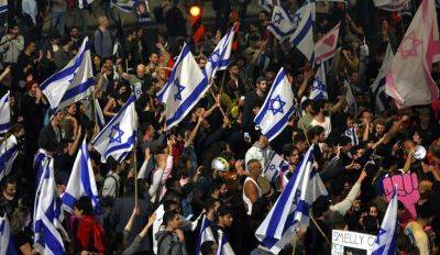 Яир Лапид - Бен Гуриона - Кнессет в первом чтении принял часть судебной реформы, вызвавшей массовые протесты в Израиле - rus.delfi.lv - Израиль - Тель-Авив - Латвия