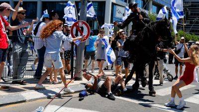 Запредел: демонстранты кладут детей на дорогу - 9tv.co.il - Израиль - Тель-Авив