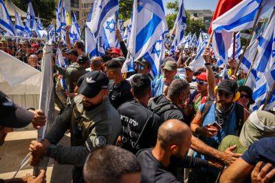 Гали Баарав-Миар - 17 протестующих задержано по всей стране - news.israelinfo.co.il - Тель-Авив