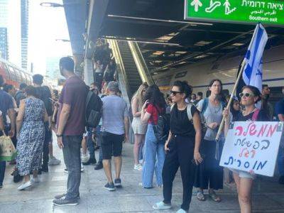 Противники судебной реформы блокировали железнодорожную станцию в центре Тель-Авива - nashe.orbita.co.il - Израиль - Тель-Авив