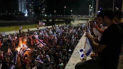 Биньямин Нетаньяху - Ариэль Шарон - Шикма Бреслер - Израильские протестующие идут маршем на Иерусалим - ru.euronews.com - Израиль - Тель-Авив - Иерусалим - Израильские