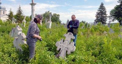 Загадочные кресты, ложные казаки и сердитые солнышка. Что прячут древние кладбища - dsnews.ua - Украина