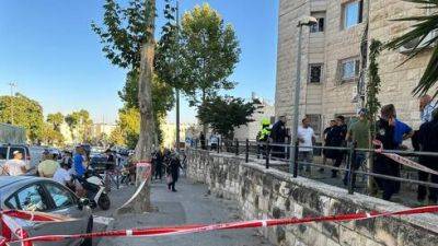 Дорон Турджеман - Подозрение на теракт в Иерусалиме: мужчина тяжело ранен - vesty.co.il - Израиль - Иерусалим