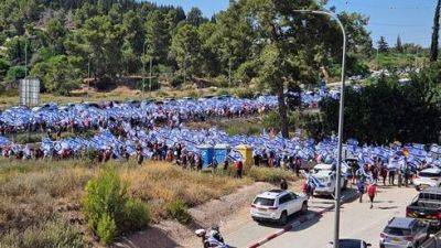 Яаков Шабтай - Марш на Иерусалим: 10.000 человек идут в столицу для протеста против реформы - vesty.co.il - Израиль - Тель-Авив - Иерусалим