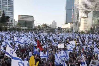 Яир Лапид - Бецалель Смотрич - В Тель-Авиве проходит многотысячный митинг сторонников судебной реформы (Прямая трансляция) - cursorinfo.co.il - Тель-Авив