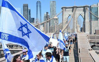 Марк Левин - Сотни участников акции протеста против судебной реформы прошли по Бруклинскому мосту в Нью-Йорке - nashe.orbita.co.il - Израиль - Иерусалим - Нью-Йорк - Нью-Йорк - Президент