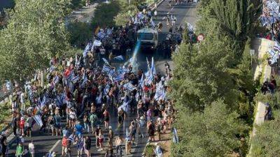 Яаков Шабтай - Протест в Иерусалиме: тысячи блокируют Дерех Бегин, полиция применяет водометы - vesty.co.il - Израиль - Иерусалим