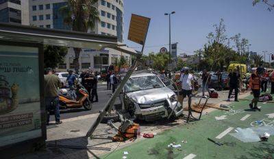 В Тель-Авиве восемь человек ранены в результате нападения преступника. Он направил автомобиль на прохожих - rus.delfi.lv - Израиль - Палестина - Тель-Авив - Иерусалим - Jerusalem - Латвия