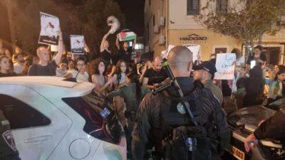 В Тель-Авиве и Хайфе прошли демонстрации против операции в Дженине - vesty.co.il - Израиль - Тель-Авив