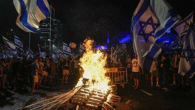 Биньямин Нетаньяху - Массовый протест после отставки начальника полиции Тель-Авива - ru.euronews.com - Израиль - Тель-Авив
