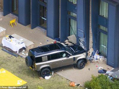 В Лондоне авто врезалось в школу: погибла 8-летняя девочка - unn.com.ua - Тель-Авив - Украина - Лондон - Англия - Киев