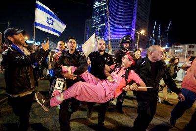 Пятеро израильских полицейских вызваны в прокуратуру после жалоб участников акций протестов - 9tv.co.il - Израиль