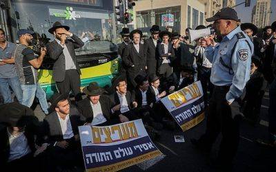 В Иерусалиме десятки ортодоксов протестуют против запуска автобусов в Шаббат - nashe.orbita.co.il - Иерусалим