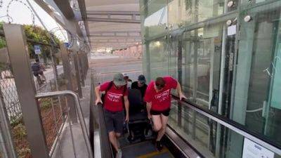 Инвалид застрял на экскалаторе метротрамвая - vesty.co.il - Израиль - Тель-Авив