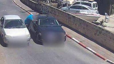 Видео: житель севера Израиля избил мэра арматурой из-за стоянки - vesty.co.il - Израиль - Видео - Из