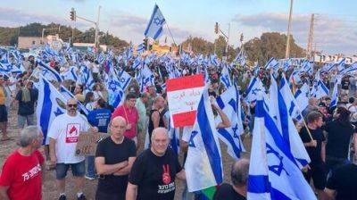 Яир Лапид - Лапид на акции протеста: "Правительство Нетаниягу объявило войну Израилю" - vesty.co.il - Израиль - Тель-Авив - Лапид