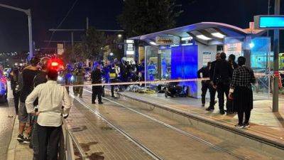 Теракт в Иерусалиме: на израильтянина напали с ножом в центре города - vesty.co.il - Израиль - Иерусалим - Украина