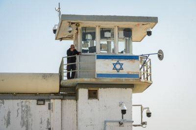 Израиль отпускает на свободу 120 преступников из-за отсутствия мест в тюрьмах - news.israelinfo.co.il - Израиль - Палестина - Из