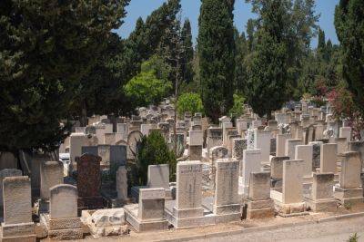 Мать совершившего самосожжение просила похоронить его Нетании, но Хевра Кадиша отказала - news.israelinfo.co.il - Тель-Авив