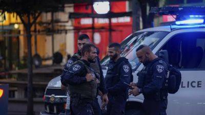 В Тель-Авиве палестинец застрелил полицейского - ru.euronews.com - Тель-Авив