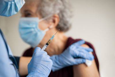В Европе начинают бустерную вакцинацию от коронавируса. В Израиле не спешат - news.israelinfo.co.il - Израиль - Сша - Франция