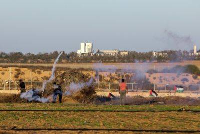 Продолжаются беспорядки у разделительного забора с Сектором Газа - news.israelinfo.co.il - Израиль