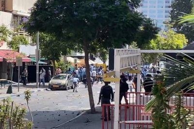 В Тель-Авиве началась маленькая эритрейская гражданская война: полиция подавляет беспорядки водометом, газом и лошадьми. ВИДЕО - 9tv.co.il - Израиль - Тель-Авив - Эритрея