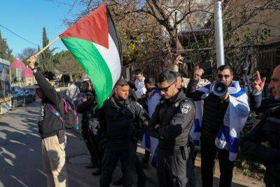 Полиция выплатит компенсацию за применение насилия к демонстрантке - news.israelinfo.co.il - Jerusalem - Восточный Иерусалим