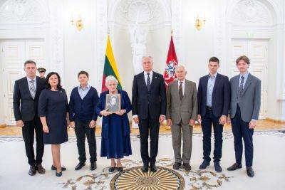 Гитанас Науседа - Президент Литвы наградил спасителей евреев Крестом "За спасение погибающих" - obzor.lt - Литва - Президент