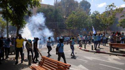 Биньямин Нетаньяху - Больше 160 человек пострадали в ходе беспорядков в Тель-Авиве - svoboda.org - Израиль - Тель-Авив - Jerusalem - Эритрея
