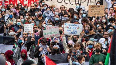 Клодин Гэй - Еврейские студенты подали иск против Гарвардского университета за разгул антисемитизма - vesty.co.il - Израиль - Бостон - Президент - Хамас