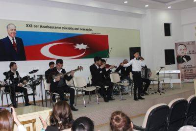 Фикрет Амиров - В Гяндже проходит "Музыкальный парад" (ФОТО) - trend.az - Азербайджан - Дели