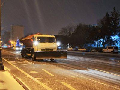 В Баку расчищают дороги от льда (ФОТО/ВИДЕО) - trend.az - Азербайджан - Баку