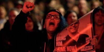 Рина Мацлиах - «Война – не за наш счет»: Семьи заложников проводят 24-часовую демонстрацию в Тель-Авиве - detaly.co.il - Израиль - Тель-Авив - Хамас