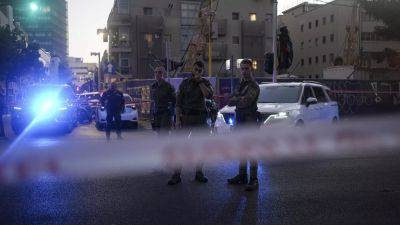 Срочная новость. Двойной теракт в Раанане: погибла женщина, есть пострадавшие - ru.euronews.com - Израиль - Тель-Авив - Раанана